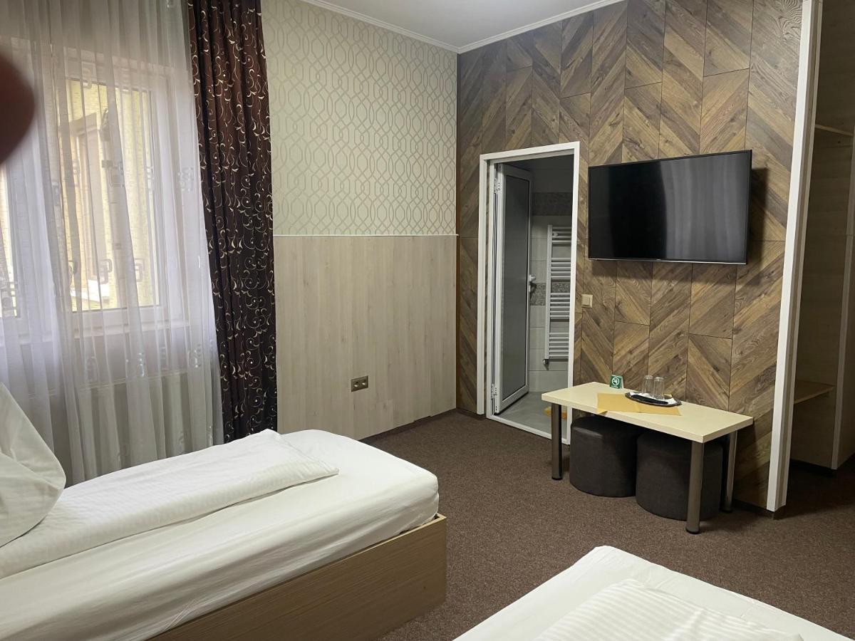 Pension Regal Сату-Маре Экстерьер фото
