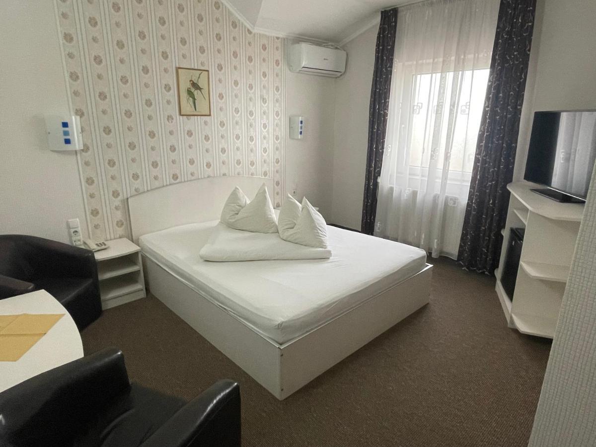 Pension Regal Сату-Маре Экстерьер фото