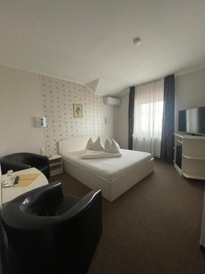 Pension Regal Сату-Маре Экстерьер фото