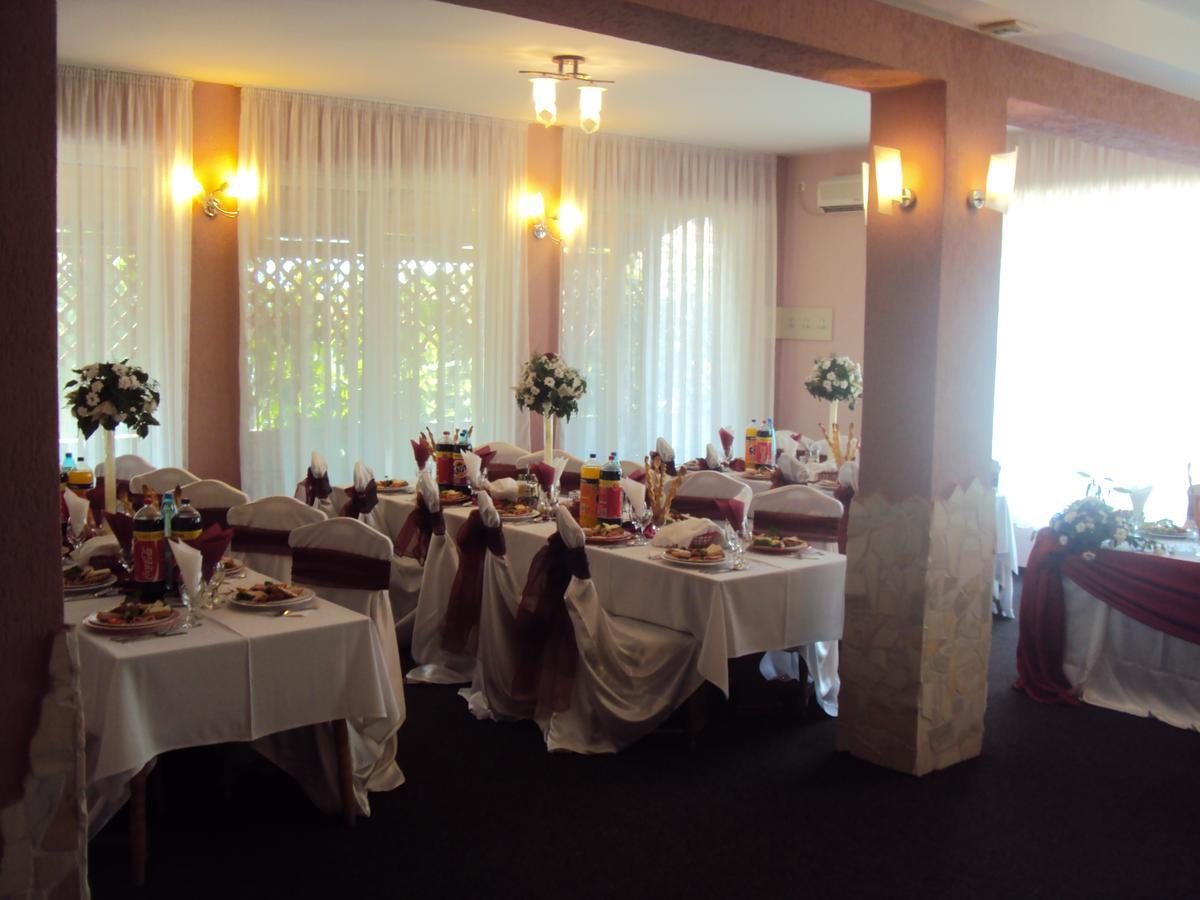 Pension Regal Сату-Маре Экстерьер фото